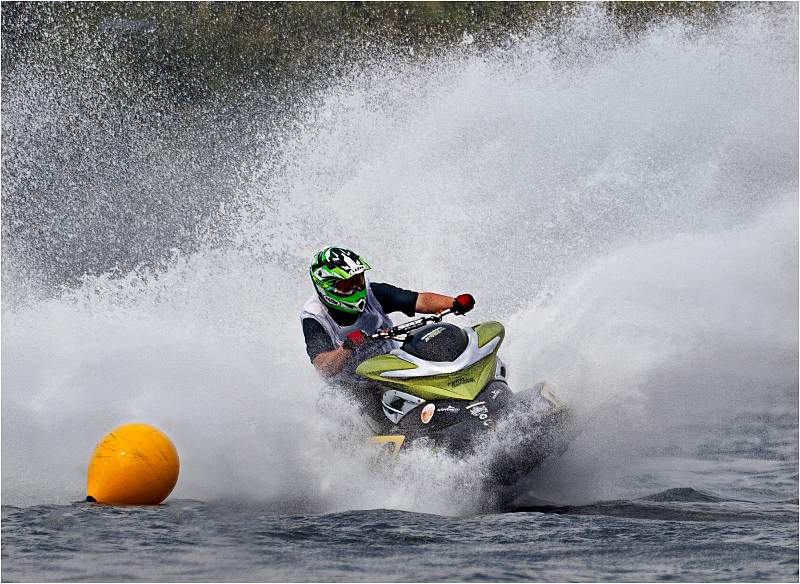 No 40 Makes Rounds the Buoy.jpg